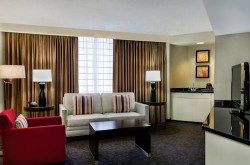 doubletree-by-hilton-los-angeles-downtown-suite